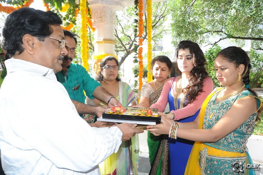 Tharuvatha-Katha-Movie-Opening